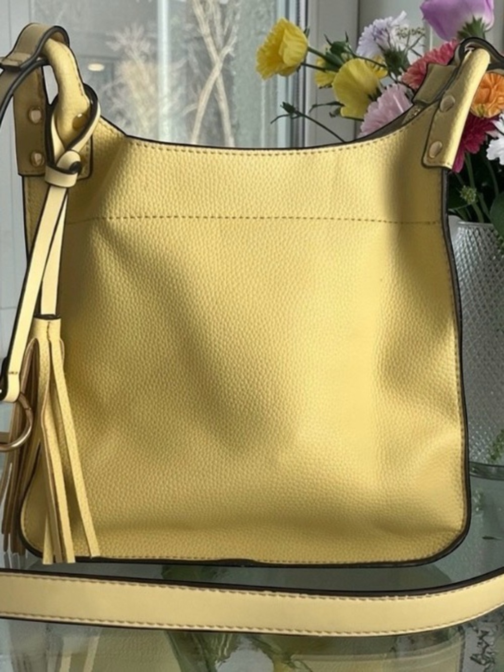 Jen and Co. EUC Vegan Leather Butter Yellow Crossbody bag